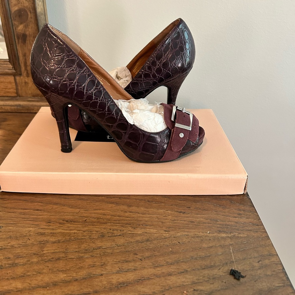 Theme Leather Diva Shoes
